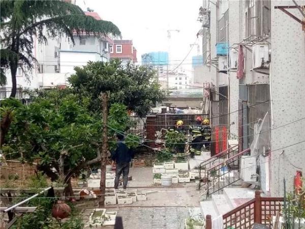 突發(fā)！青島一居民樓發(fā)生爆燃！已造1人死亡，7人受傷！3公里外有震感…