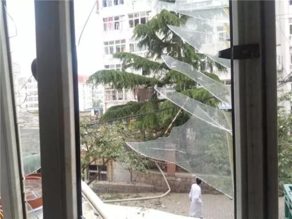 突發(fā)！青島一居民樓發(fā)生爆燃！已造1人死亡，7人受傷！3公里外有震感…