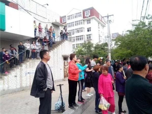 突發(fā)！青島一居民樓發(fā)生爆燃！已造1人死亡，7人受傷！3公里外有震感…