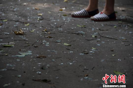 圖為煤氣爆燃民房。 朱柳融 攝